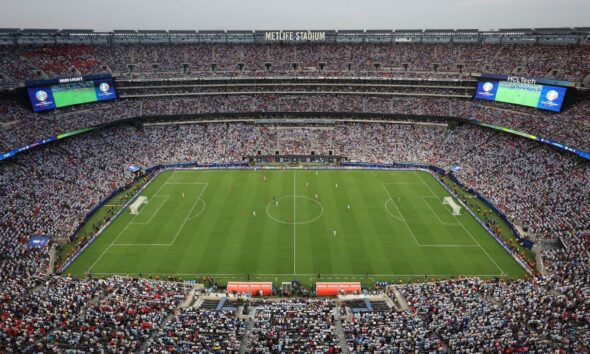 N.J. governor: FIFA should pay extra train costs to MetLife for World Cup