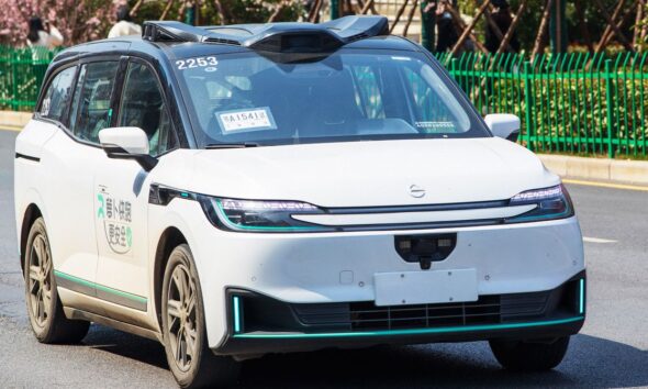 Robotaxi Outage in China Leaves Passengers Stranded on Highways