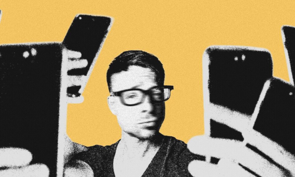 The Screenmaxxers Who Spend Every Waking Hour on Their Phones