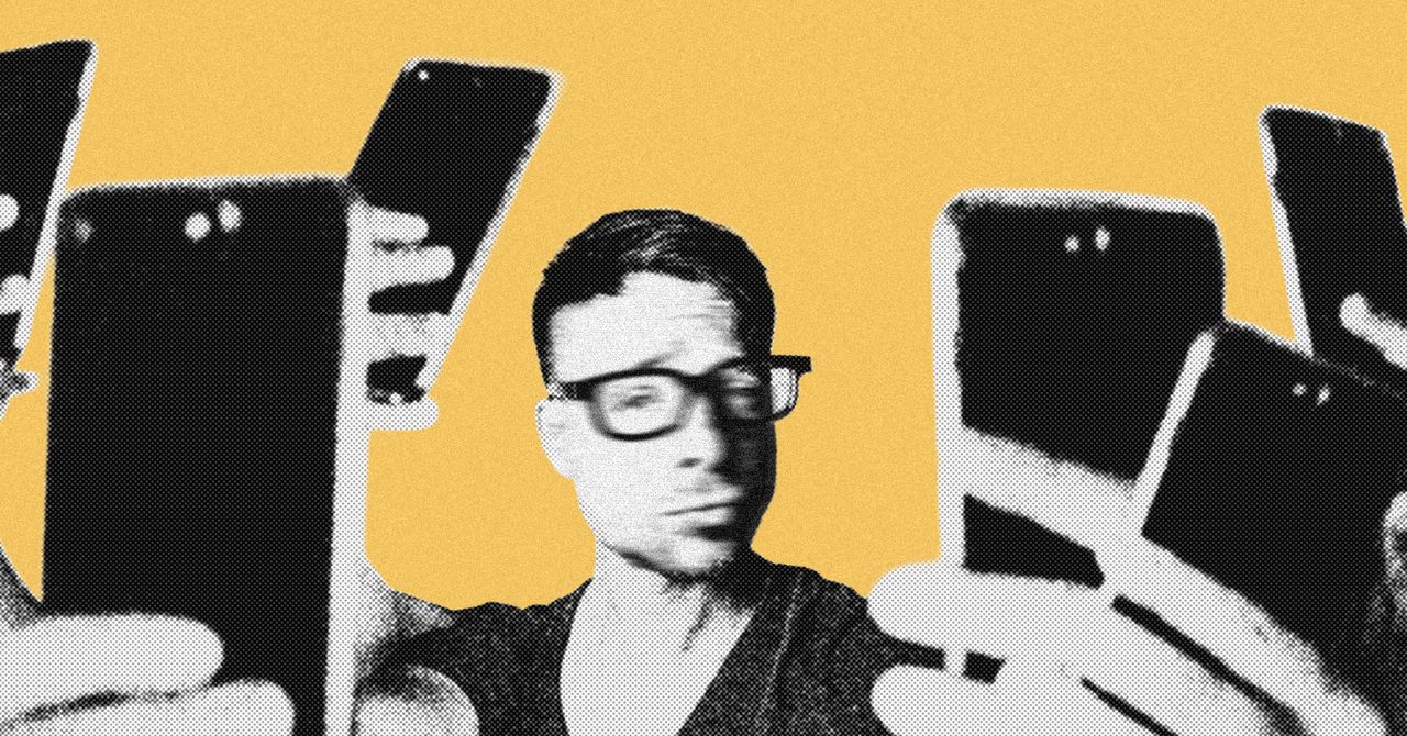 The Screenmaxxers Who Spend Every Waking Hour on Their Phones