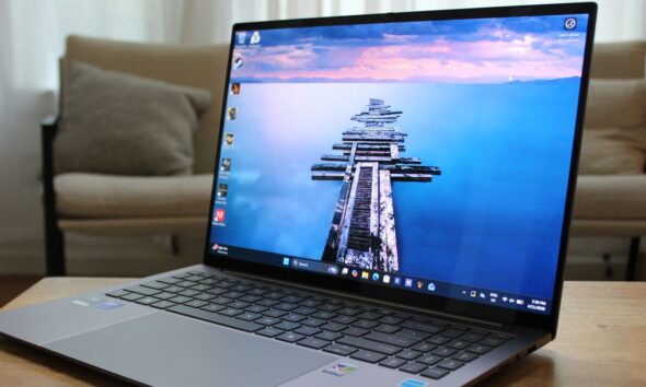 This Ambitious Laptop Doesn’t Leave Much Room for Your Hands