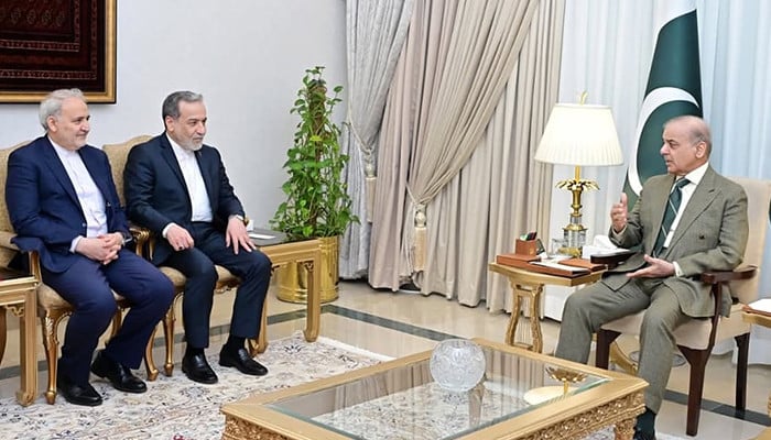 US-Iran talks progressing with Pakistan’s efforts, says Araghchi amid Hormuz tensions