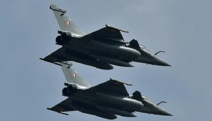 Military jets’ crew members safely eject after Idaho air-show collision