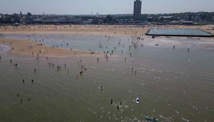 UK beats May heat record with 33.5℃ registered near London