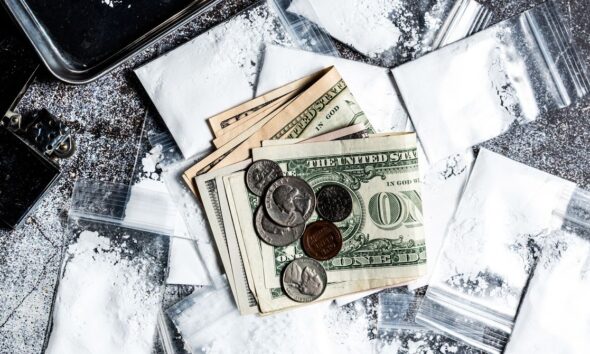 It Sure Seems Like These Instagram Ads Think You’re Doing Cocaine All Wrong