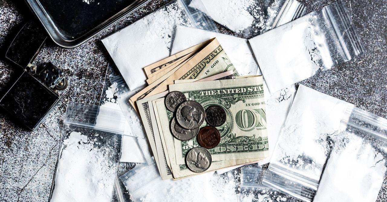 It Sure Seems Like These Instagram Ads Think You’re Doing Cocaine All Wrong