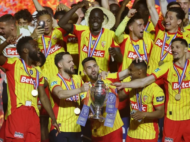 Lens beat Nice to win French Cup for first time | The Express Tribune