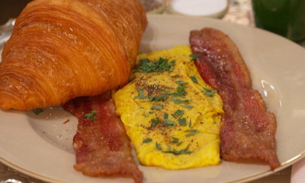 Martha Stewart: How to make an omelet