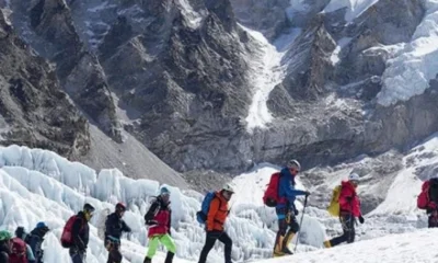 Nepali climbers begin Everest season | The Express Tribune